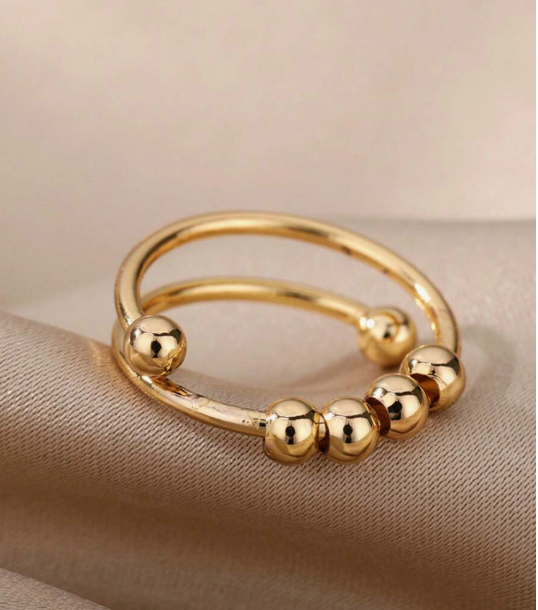 Stressy Anxiety Beads Ring Gold lifestyle image